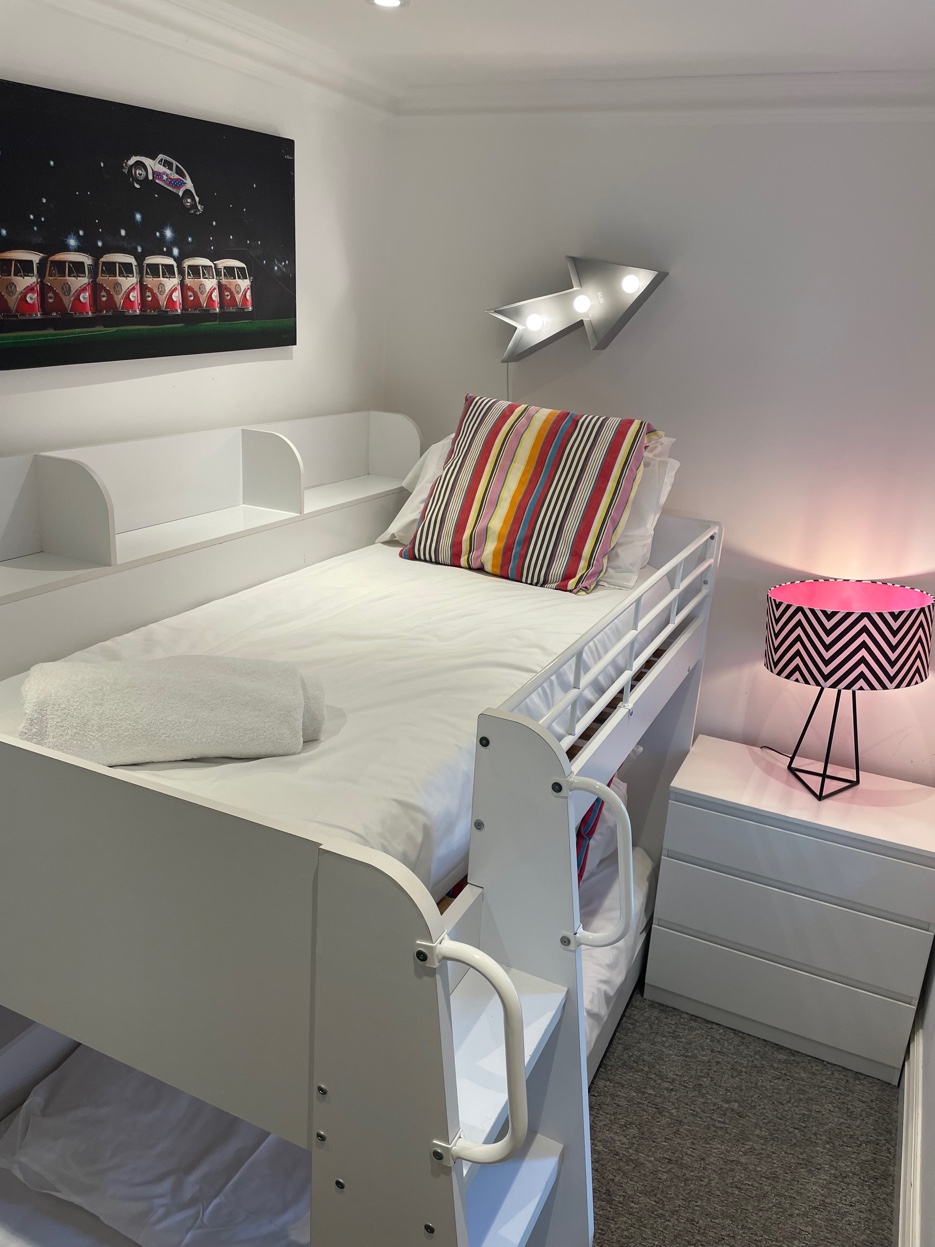 Bedroom 6 — children's bunk room